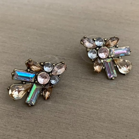 ✨BaubleBar✨Cluster earrings, tan iridescent, NEW - Picture 3 of 8